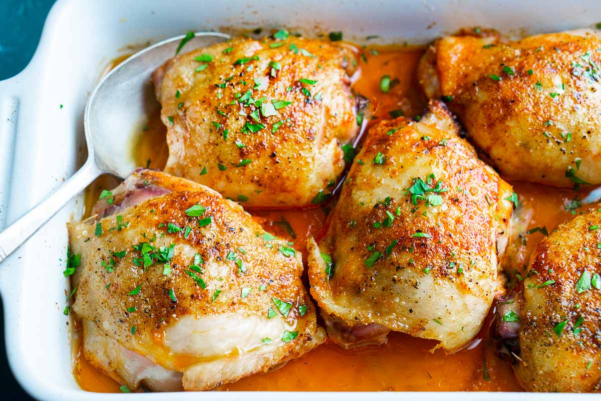 Easy Crispy & Juicy Baked Chicken Thighs: Your Weeknight Guide